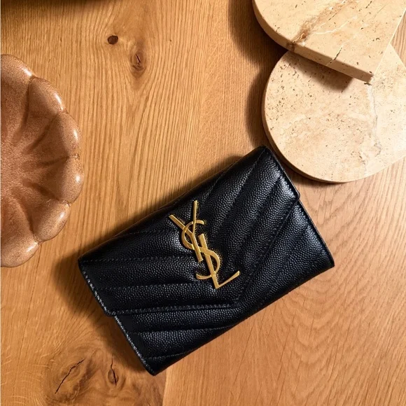 Yves SAINT LAURENT Y line logo Round zipper Long wallet  Yves Saint Laurent Black Wallet with Gold Logo display picture 1
